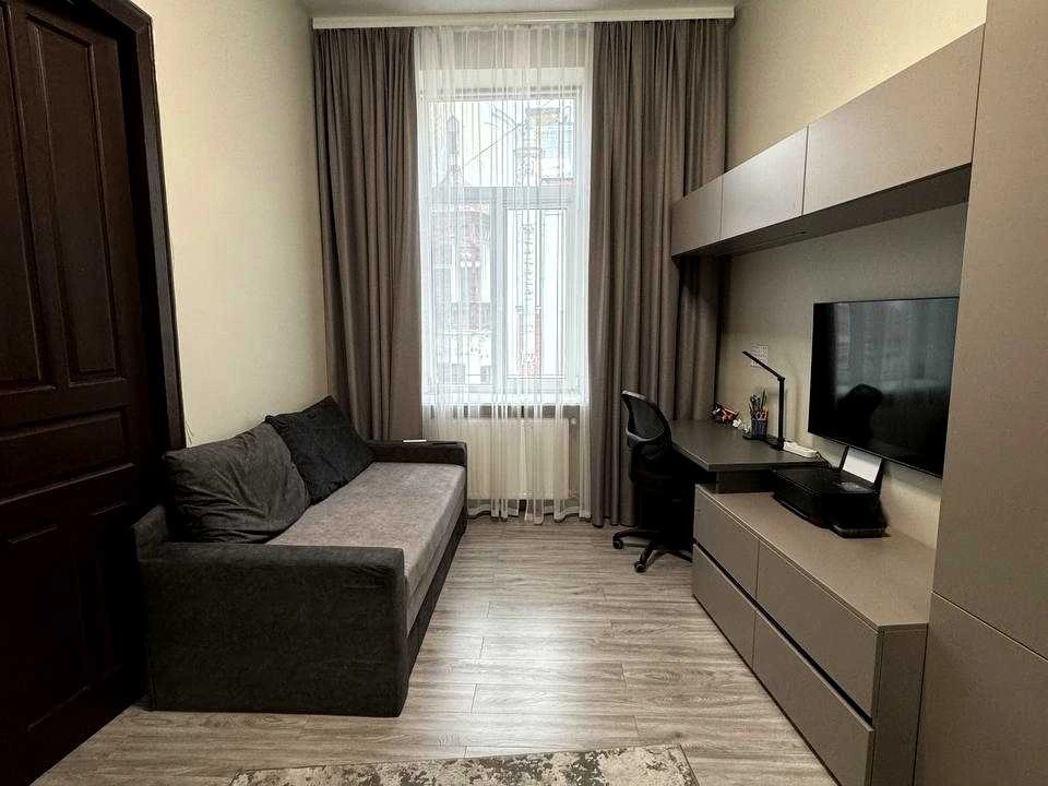 Apartment. Adam Mickiewicz Street, Chernivtsi