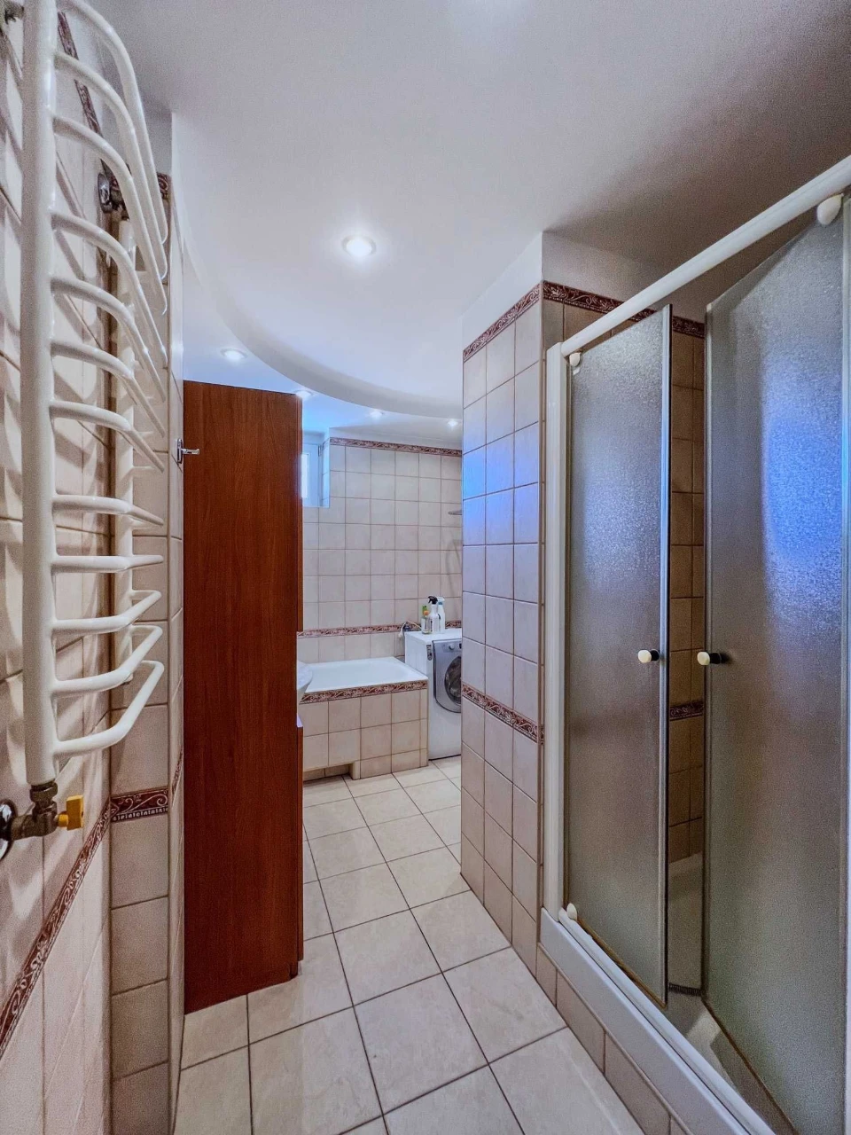 Ivana Mazep, 12A, 3-room apartment near Arsenal metro station, shelter