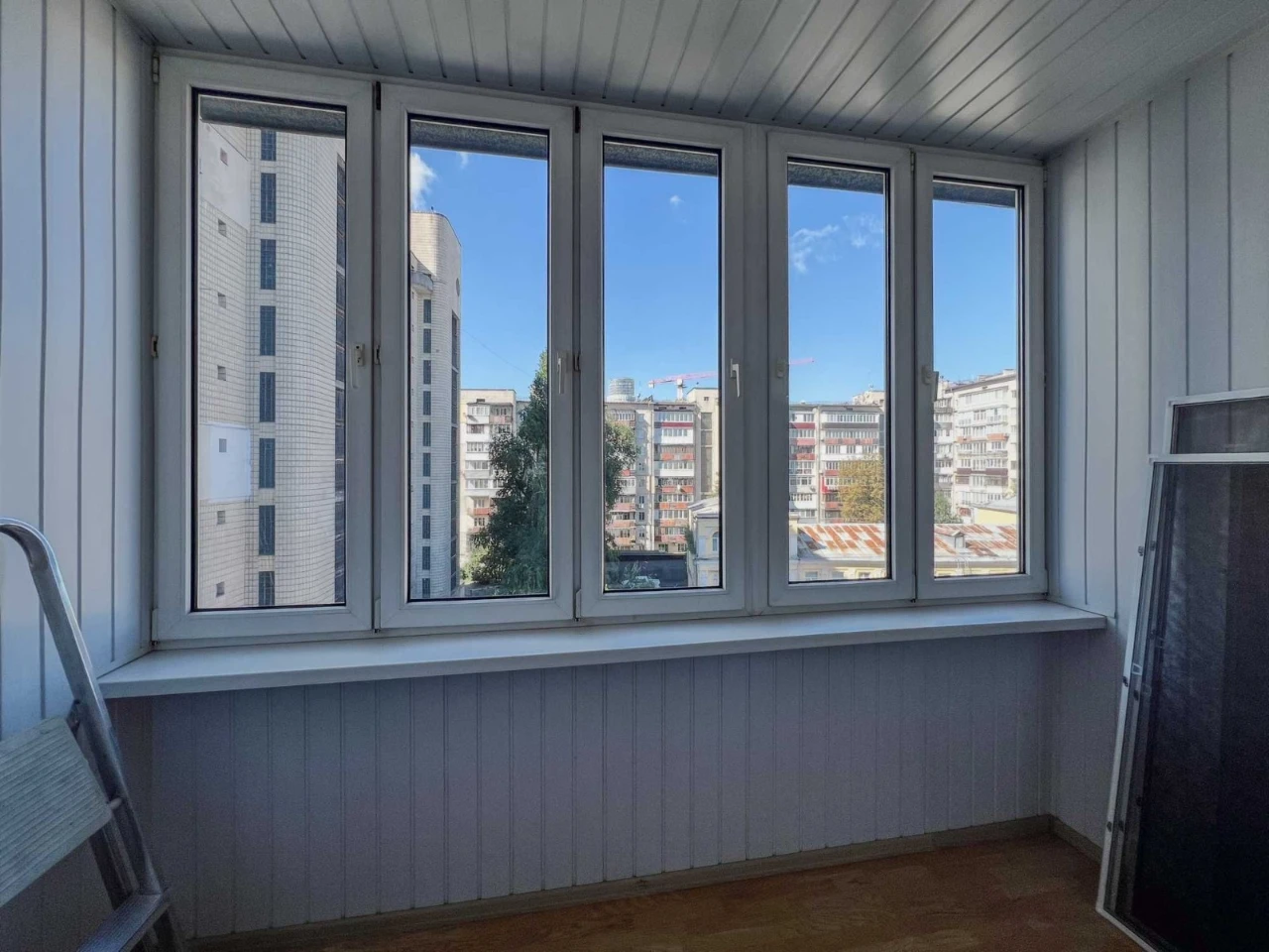 Ivana Mazep, 12A, 3-room apartment near Arsenal metro station, shelter