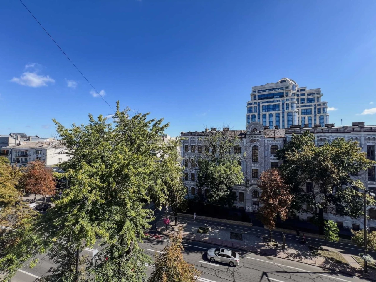 Ivana Mazep, 12A, 3-room apartment near Arsenal metro station, shelter