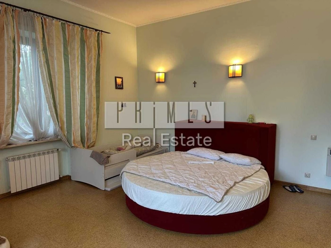 Spacious three-story house for rent in a convenient location in Kyiv.