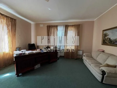 Spacious three-story house for rent in a convenient location in Kyiv.