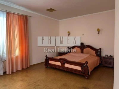 Spacious three-story house for rent in a convenient location in Kyiv.