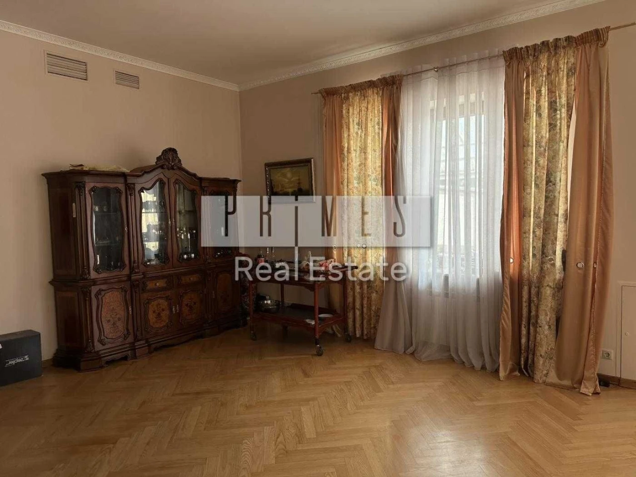 Spacious three-story house for rent in a convenient location in Kyiv.