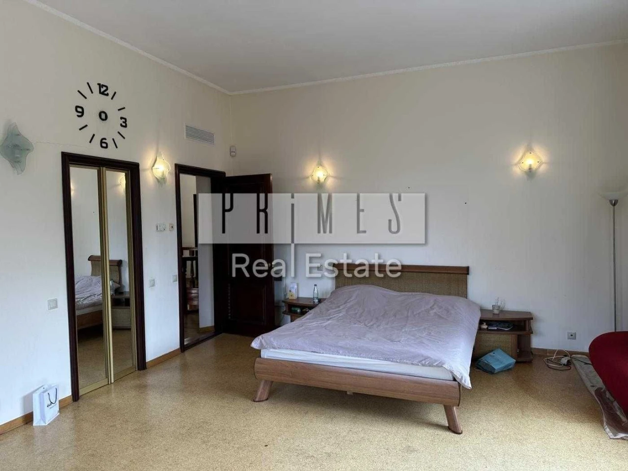 Spacious three-story house for rent in a convenient location in Kyiv.