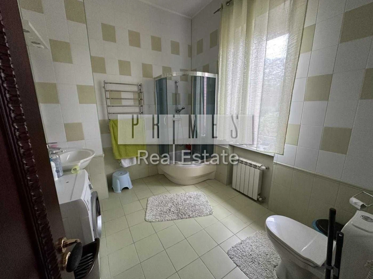 Spacious three-story house for rent in a convenient location in Kyiv.