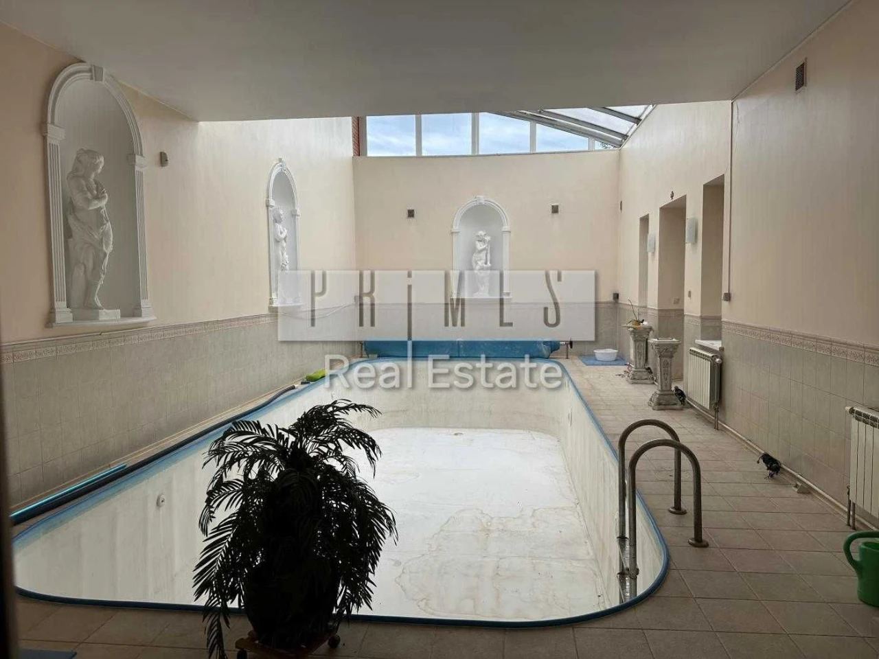 Spacious three-story house for rent in a convenient location in Kyiv.