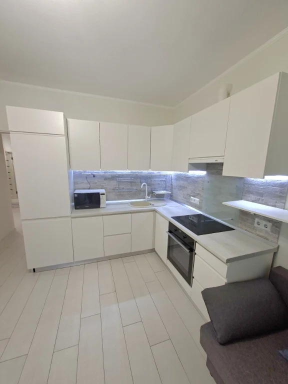 Urgent! 1-bedroom apartment for sale. 60 sq m, 2nd floor, Lipkivsky 37B
