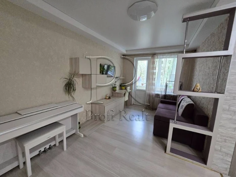 Продаж 2 кімн. квартири вулиця Родини Глаголєвих 22А