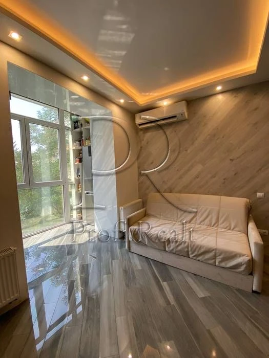 1-room apartment for sale at 1/22 Cheska St., metro station