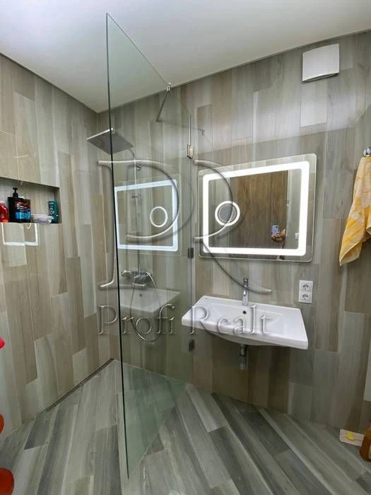 1-room apartment for sale at 1/22 Cheska St., metro station