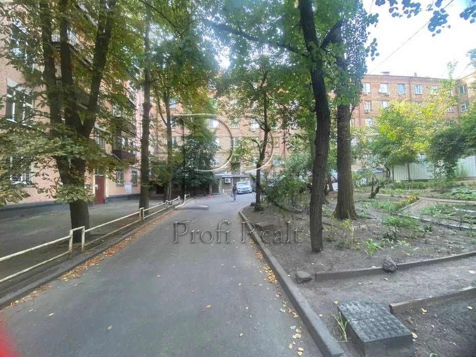 1-room apartment for sale at 1/22 Cheska St., metro station