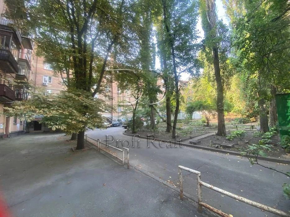 1-room apartment for sale at 1/22 Cheska St., metro station