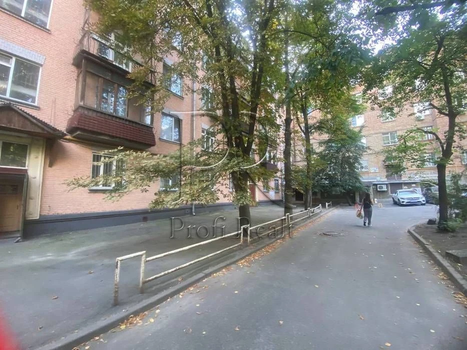 1-room apartment for sale at 1/22 Cheska St., metro station