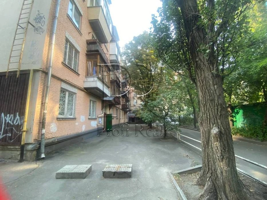 1-room apartment for sale at 1/22 Cheska St., metro station