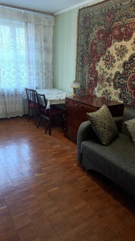 Rent a three-room apartment on Borshchivka, at Lesya Kurbas 12
