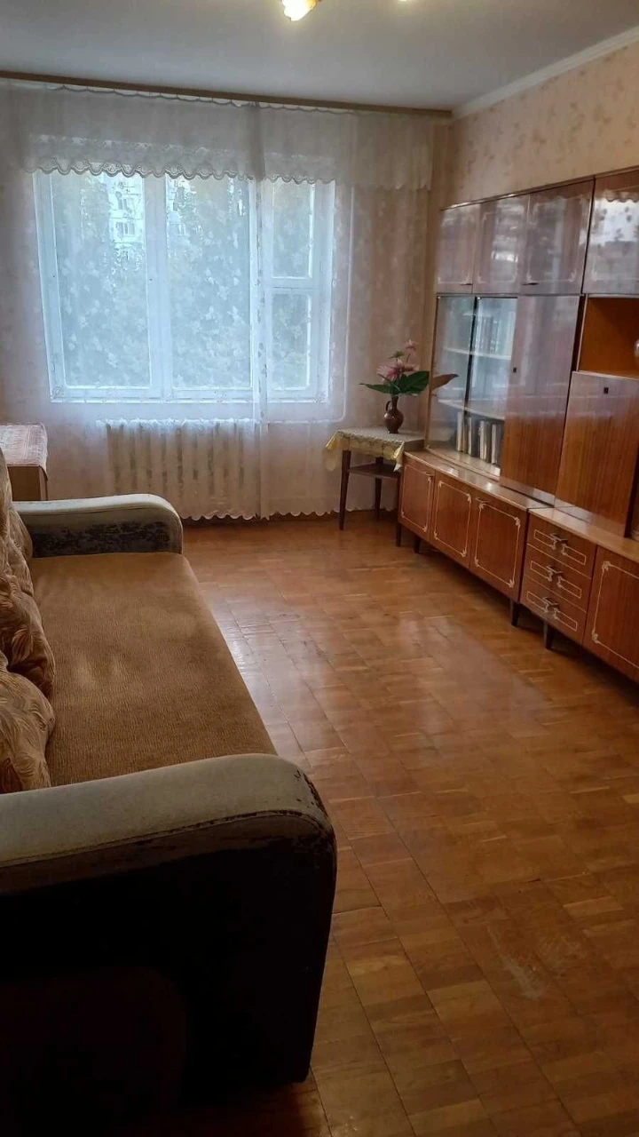 Сдам трехкомнатную квартиру на Борщанке, по адресу Леся Курбаса 12