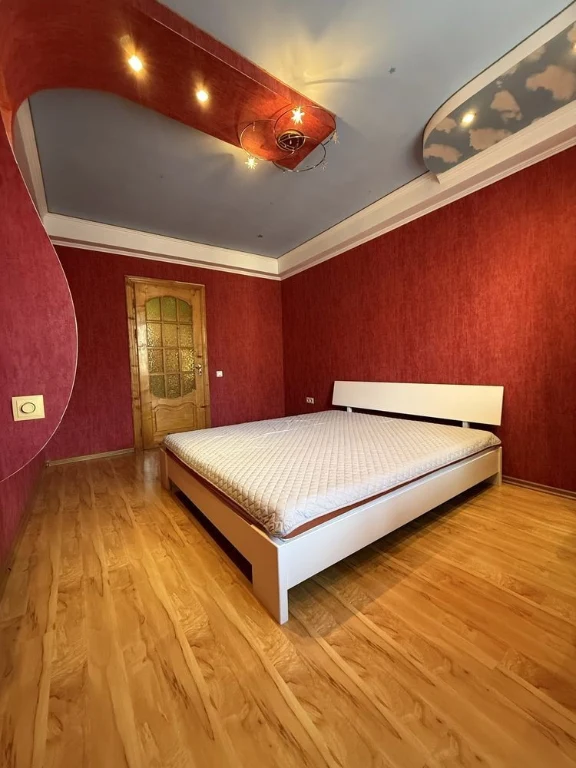 Rent a cozy two-bedroom apartment on Litvynenko-Volh highway