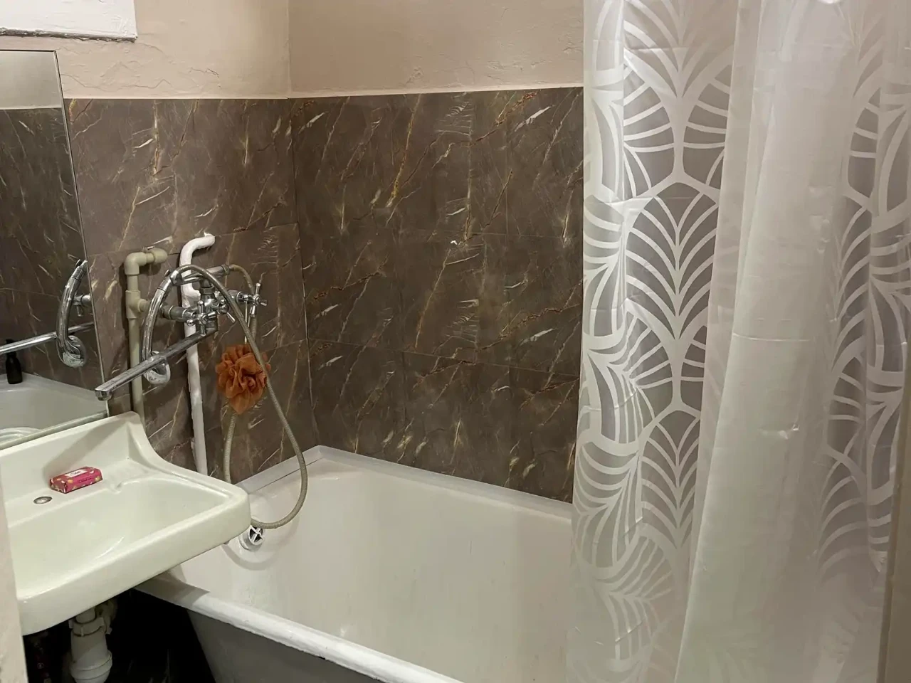 Rent 1-room apartment 29 sq m, 1st floor