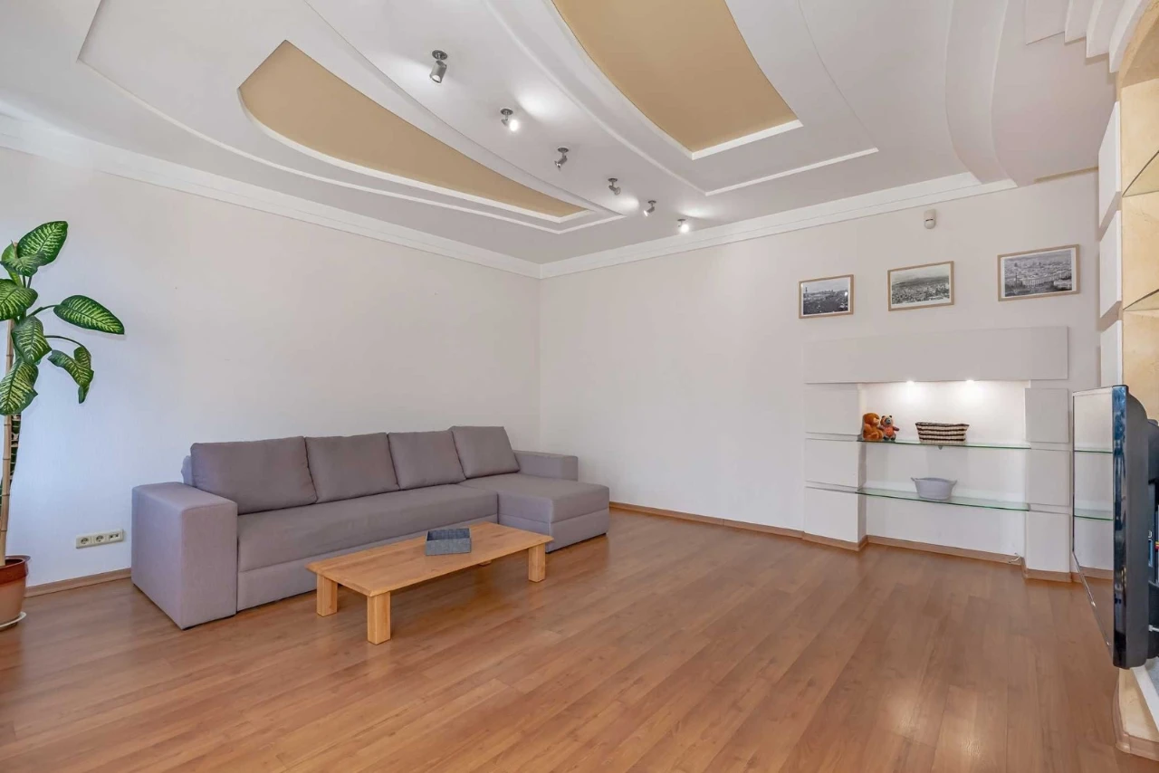 Lutheranskaya St. 21, 3-room apartment, No commission!