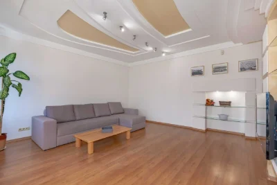 Lutheranskaya St. 21, 3-room apartment, No commission!