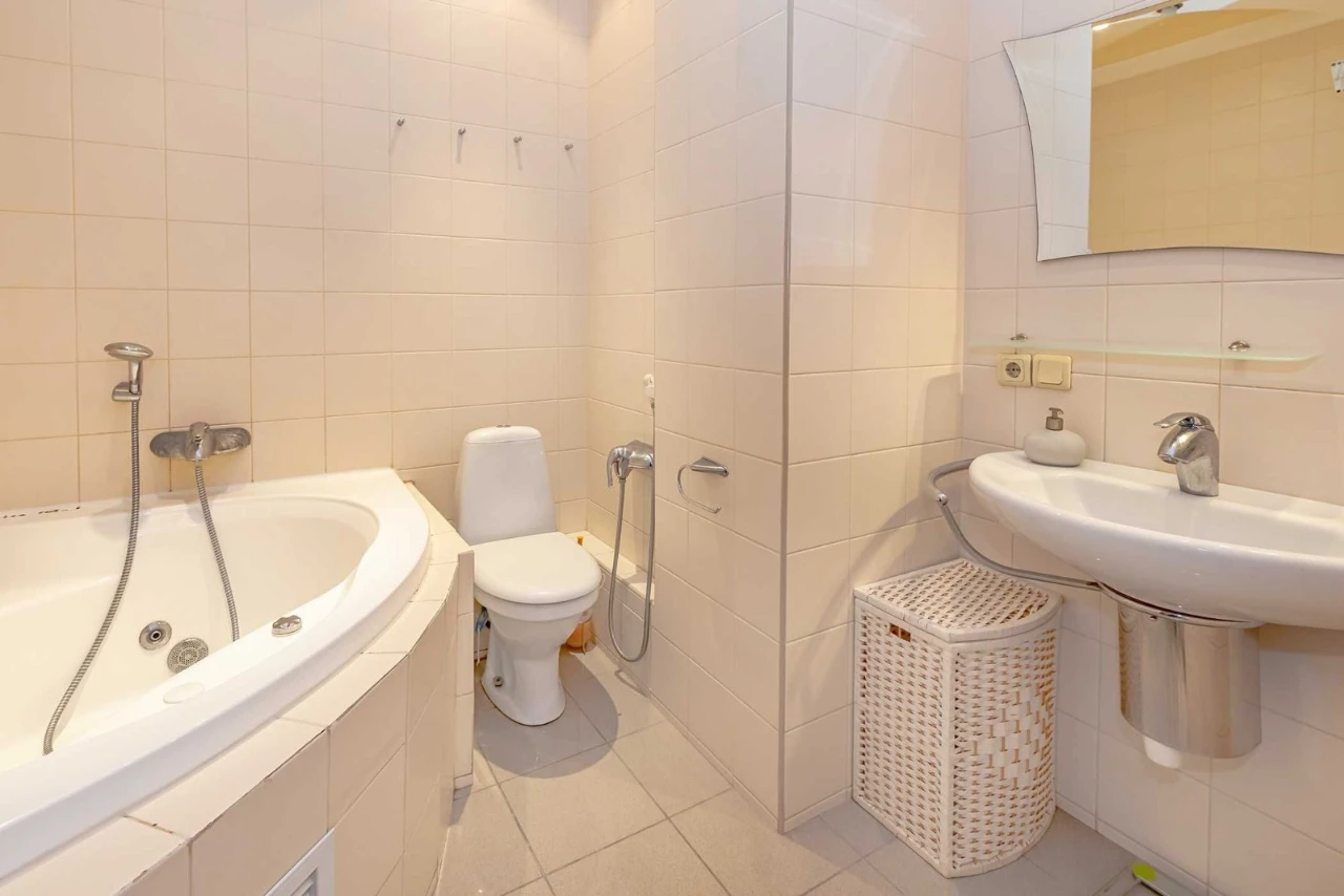 Lutheranskaya St. 21, 3-room apartment, No commission!