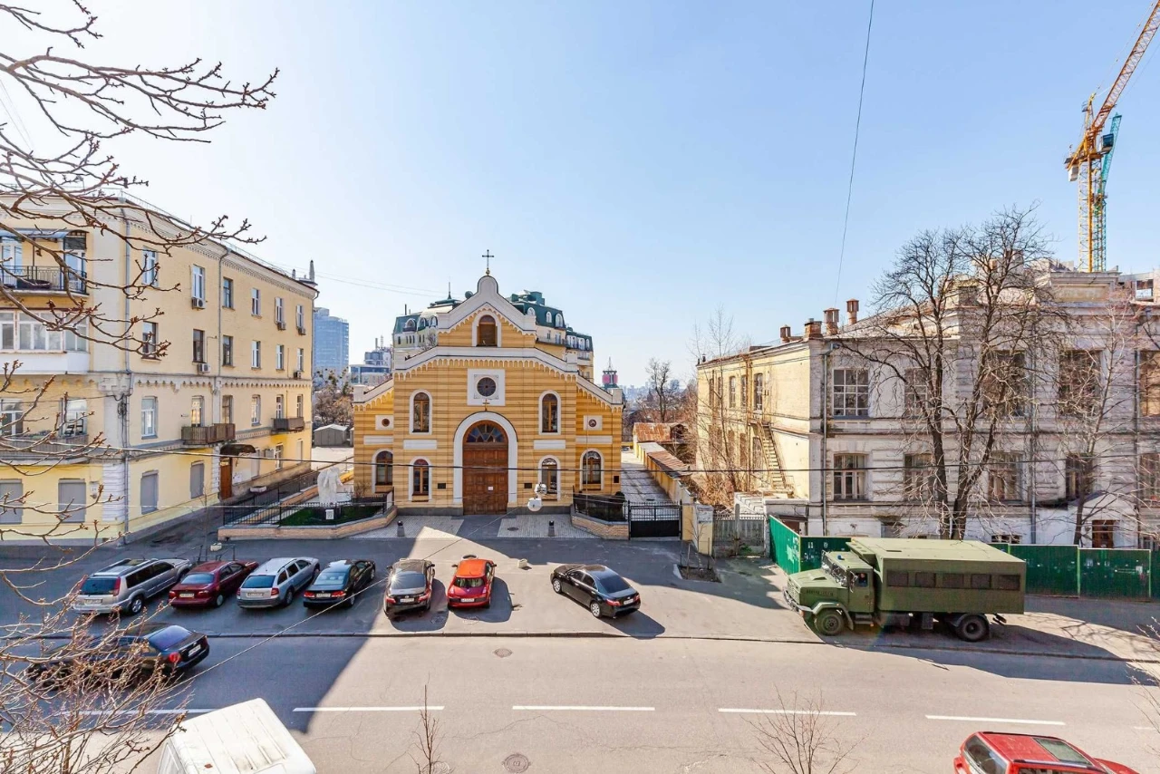 Lutheranskaya St. 21, 3-room apartment, No commission!