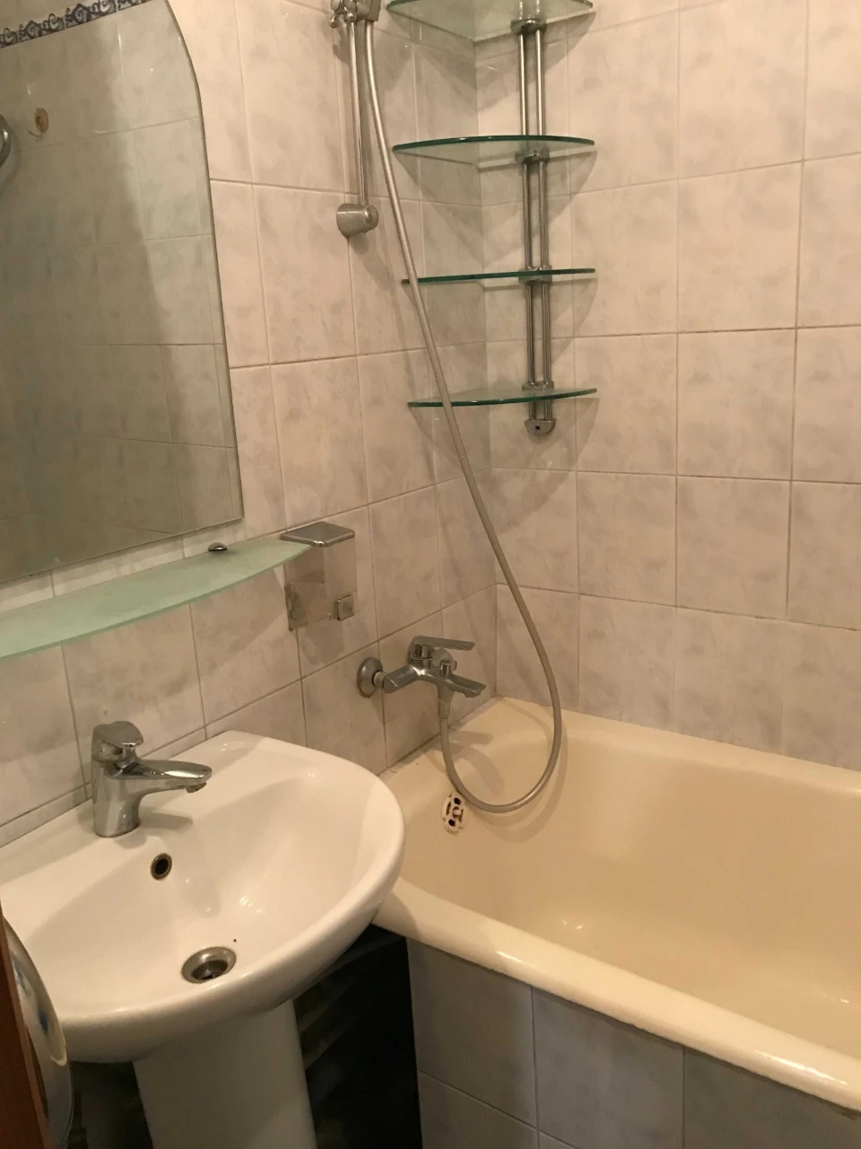 Rent a spacious two-bedroom apartment with modern renovation in Yefr