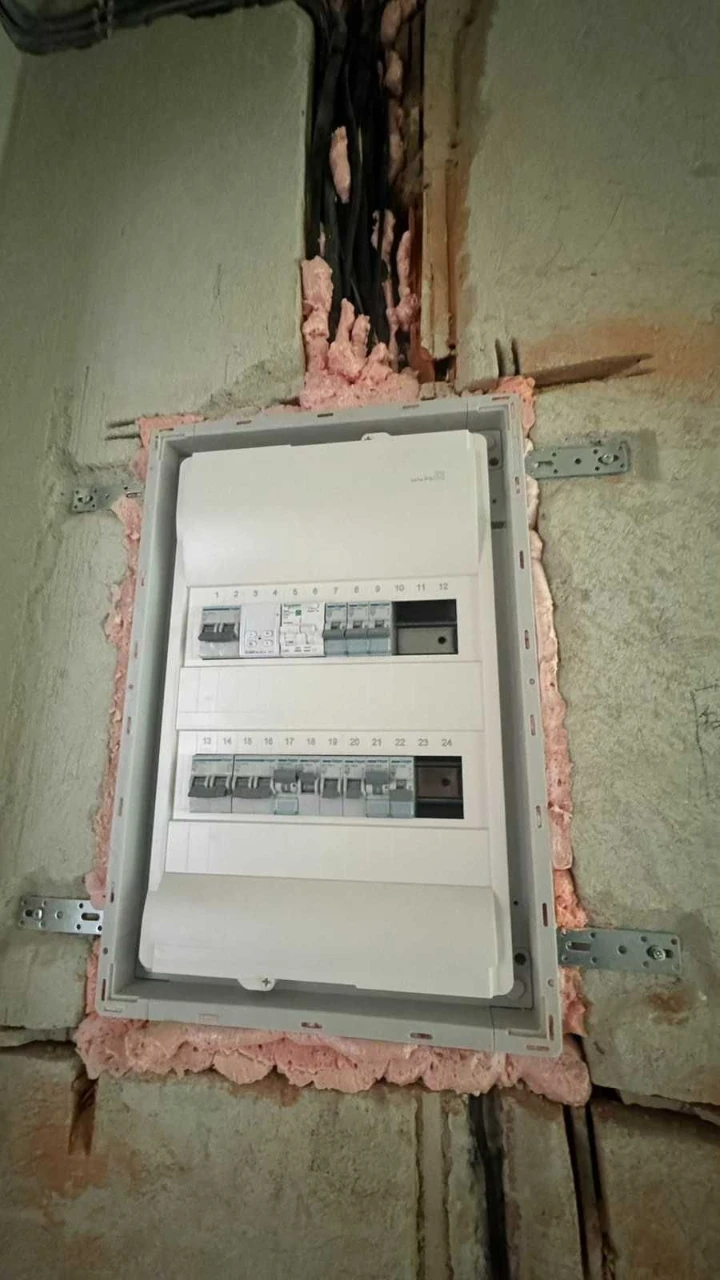 Sale of a 3-room apartment in a completed building, Ugorska Street