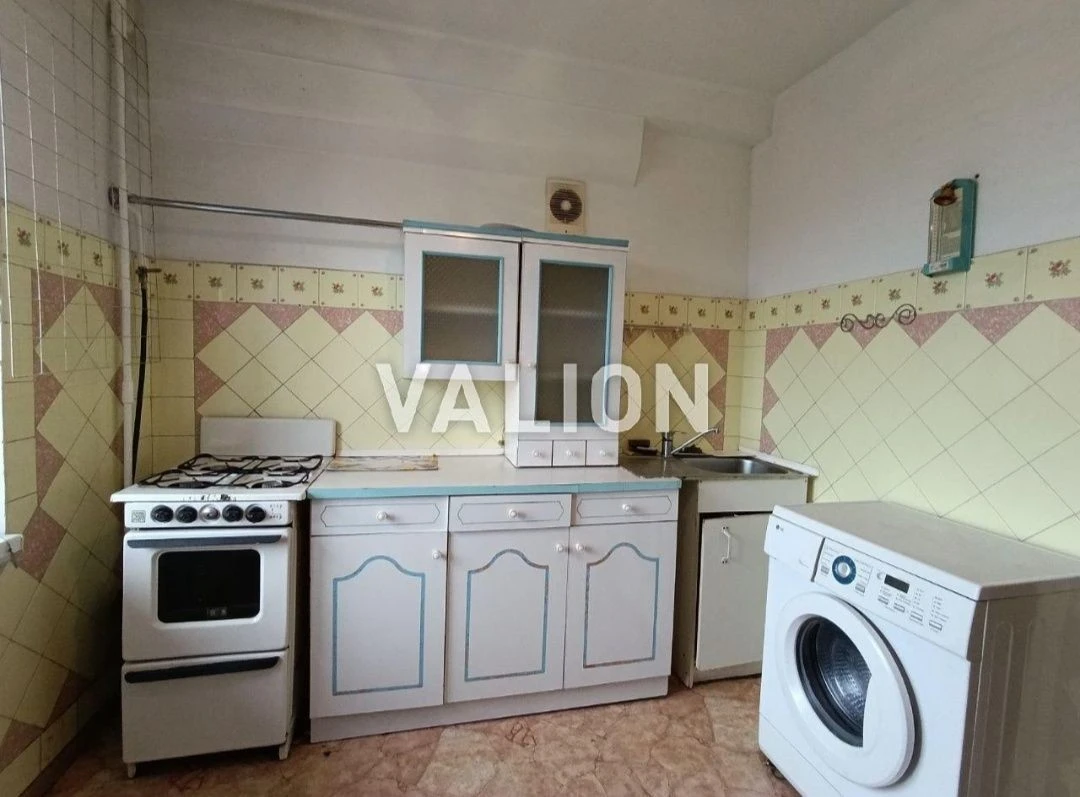 FOR SALE Cozy 2-bedroom apartment near Park