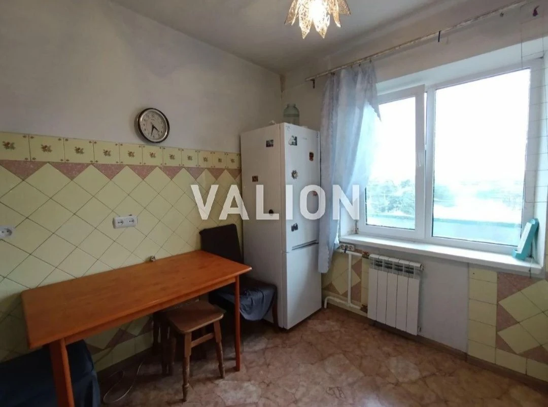 FOR SALE Cozy 2-bedroom apartment near Park