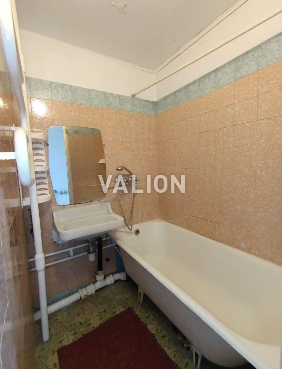 FOR SALE Cozy 2-bedroom apartment near Park