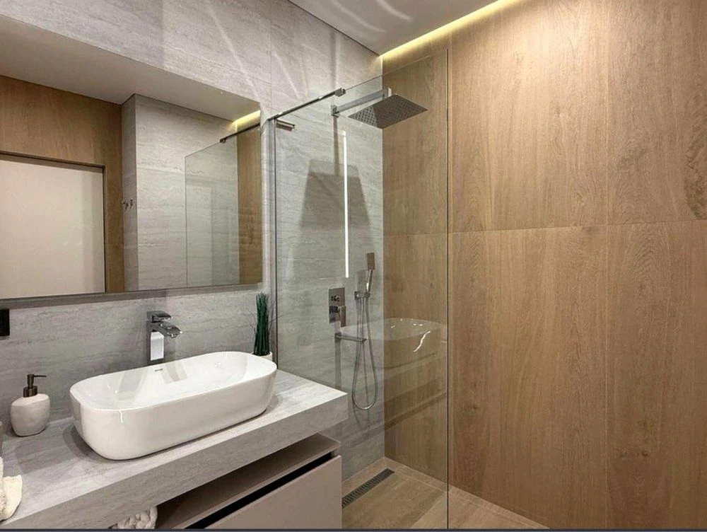 Quality renovated apartment on Dniprovska Naberezhna, Great Vyhov