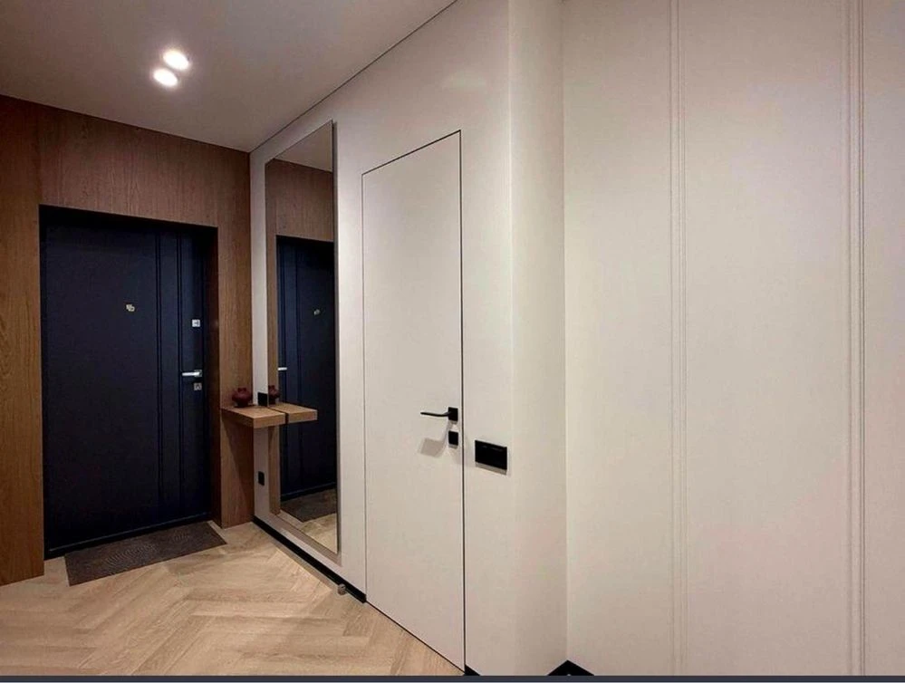 Quality renovated apartment on Dniprovska Naberezhna, Great Vyhov