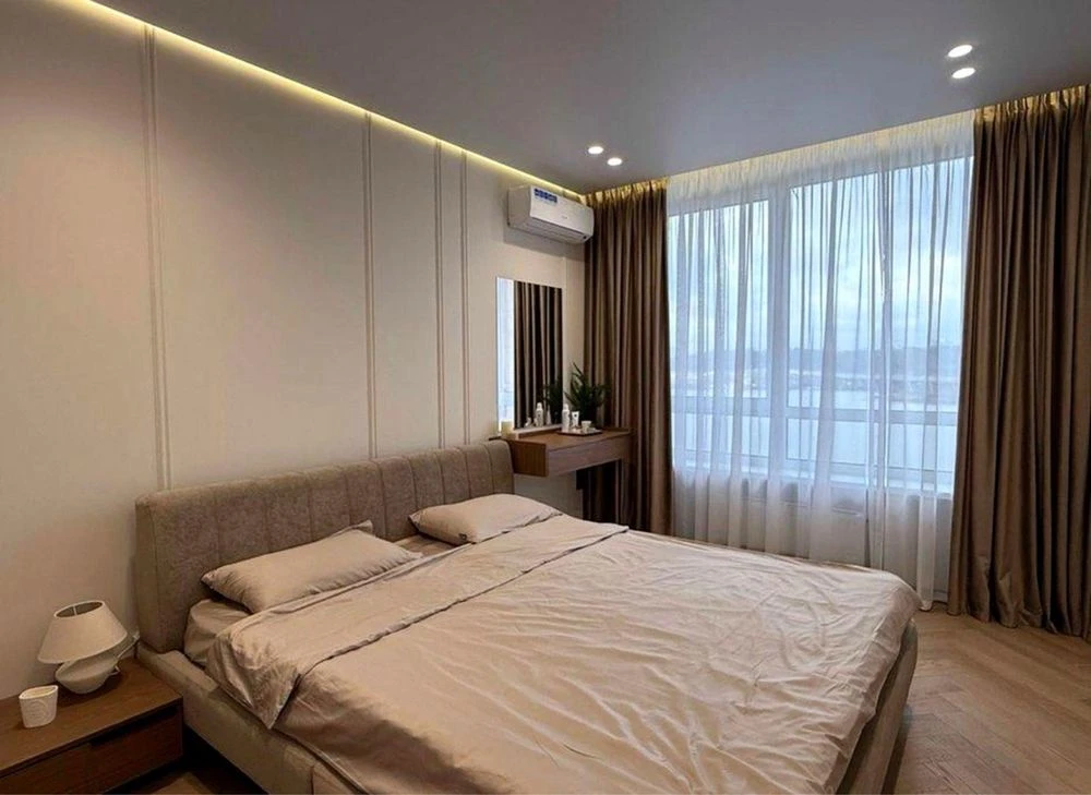 Quality renovated apartment on Dniprovska Naberezhna, Great Vyhov