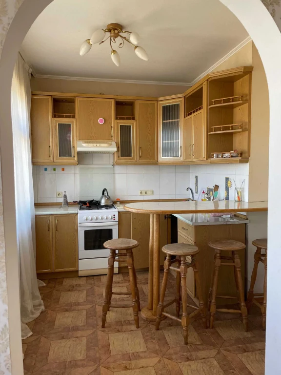 Sale of a 3-room apartment in Kyiv, Gnat Yuri Street, Kvadrat Shopping Mall