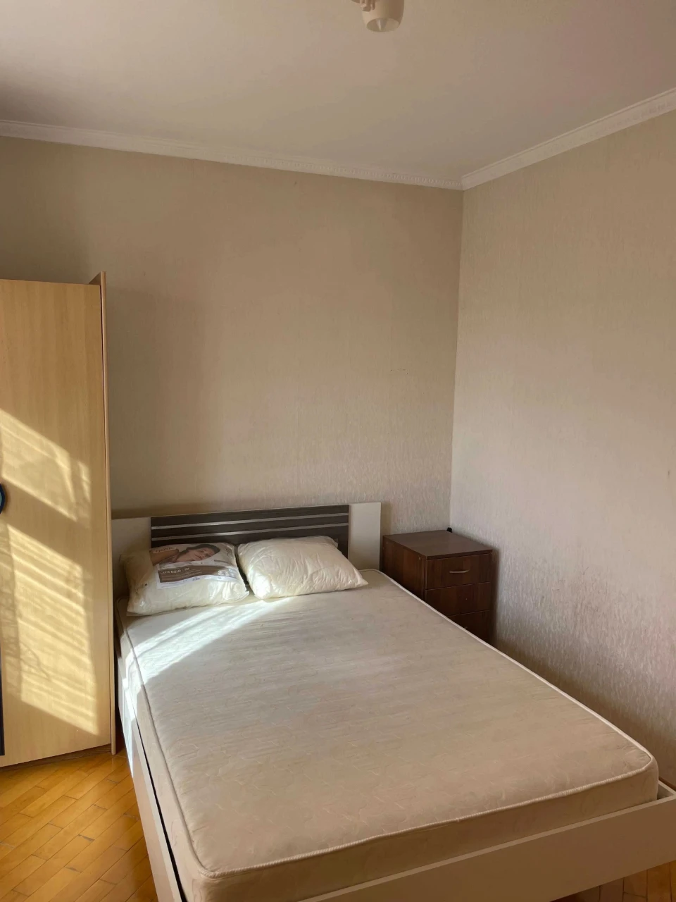 Продаж 3-кімнатної квартири в Києві, вул. Гната Юри, ТРЦ "Квадрат"
