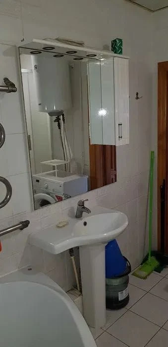 Продаж 3-кімнатної квартири в Києві, вул. Гната Юри, ТРЦ "Квадрат"