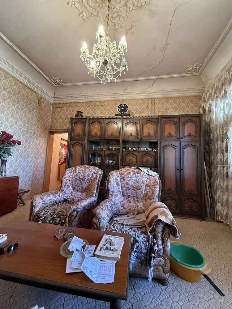 Продам 3-к квартиру в центре