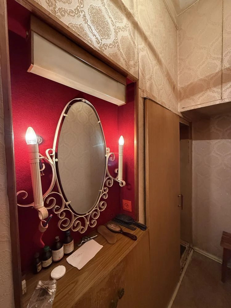Продам 3-к квартиру в центре