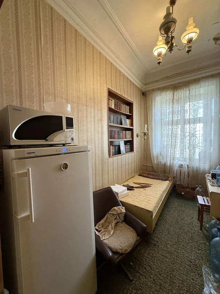 Продам 3-к квартиру в центре