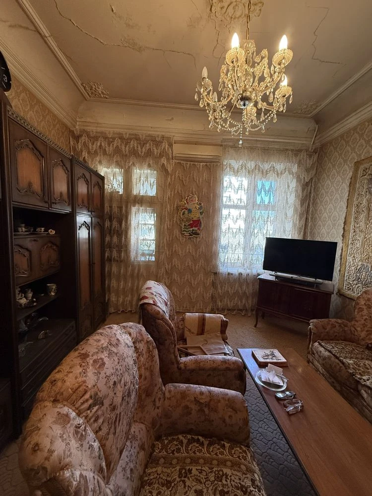 Продам 3-к квартиру в центре