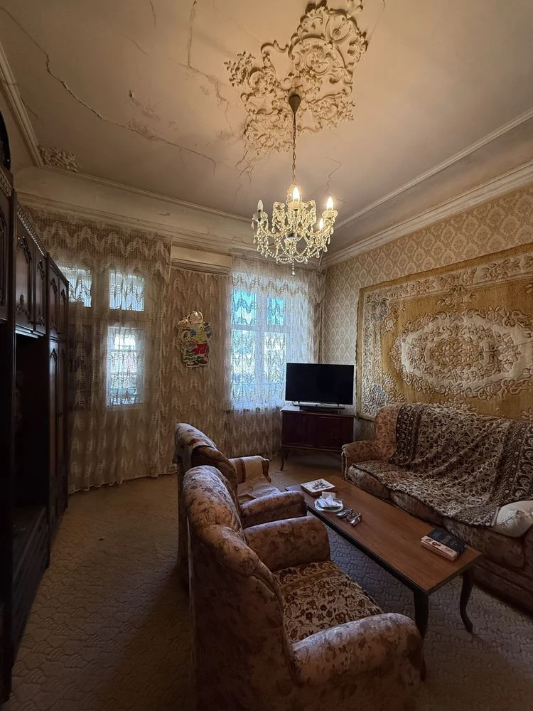 Продам 3-к квартиру в центре