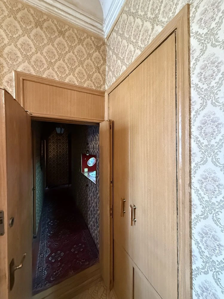 Продам 3-к квартиру в центре