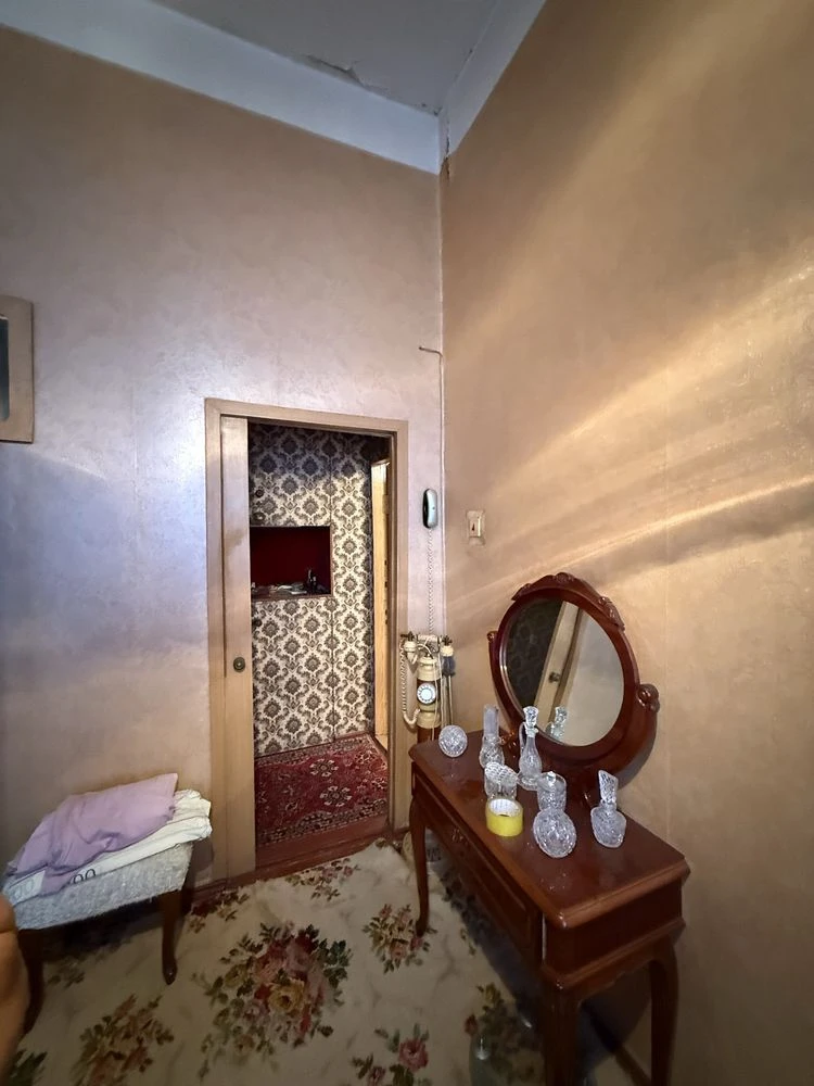 Продам 3-к квартиру в центре