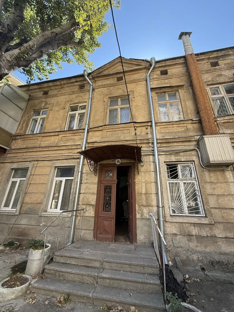 Продам 3-к квартиру в центре