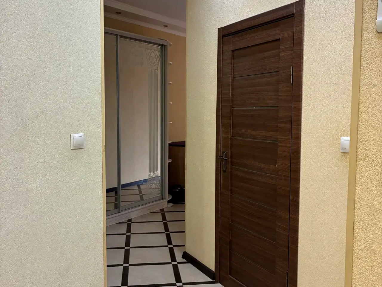 Rent 1-room apartment 59 sq m on the 14th floor.