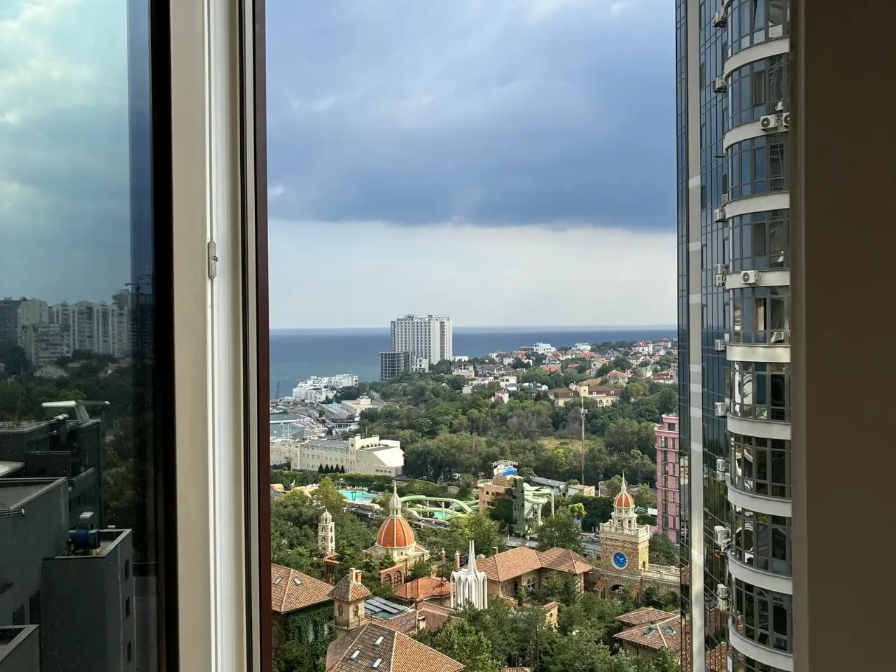 Rent 1-room apartment 59 sq m on the 14th floor.