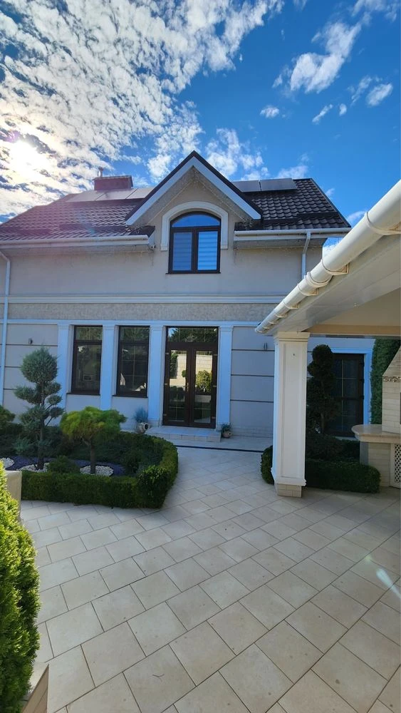 Sale of a stylish, modern, independent house in Sovigny