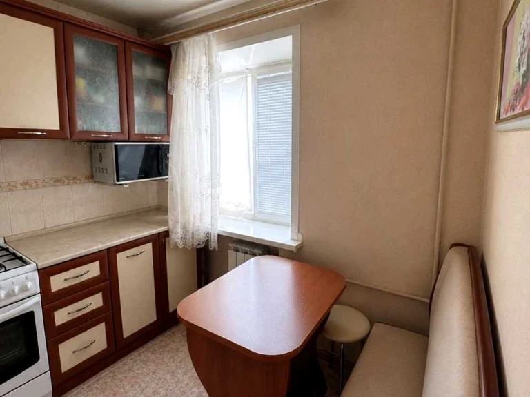 Apartment. Zaporizhye, Sobornyy Prospect.